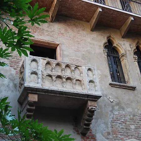 فندق مبيت وإفطار San Faustino Rome Colosseum 4*