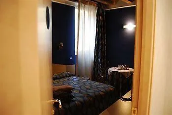 فندق مبيت وإفطار San Faustino Rome Colosseum 4*