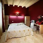 San Faustino Rome Colosseum Panzió 4*